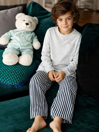 картинка Комплект домашний для мальчиков серый  от магазина одежды для мальчиков от бренда Mark Formelle