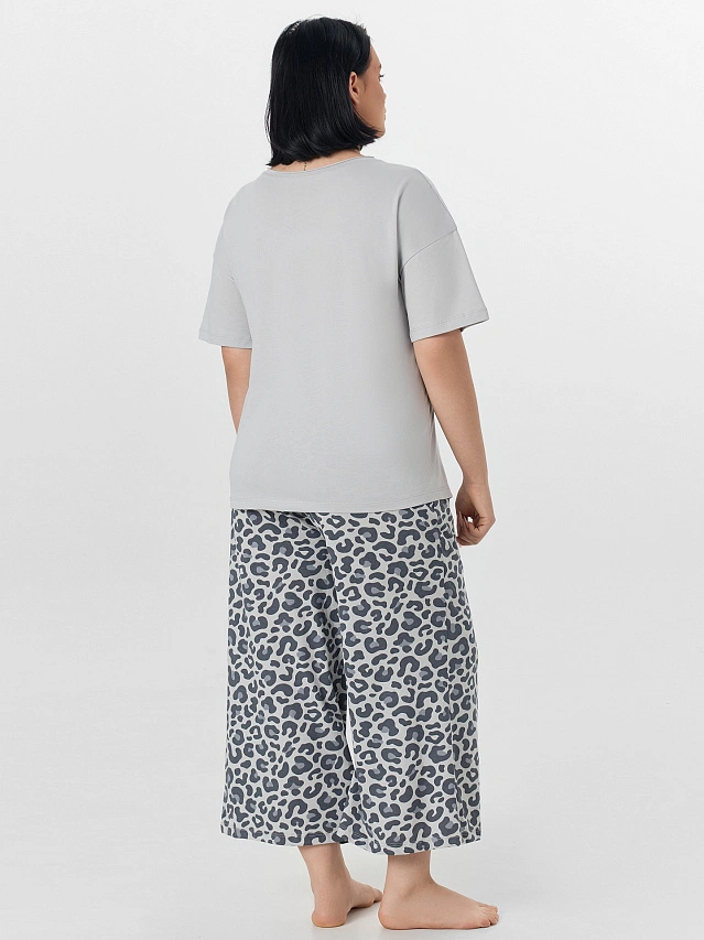 Комплект домашний женский серый: футболка и бриджи - 3