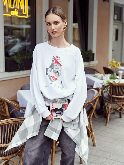 Свитшот белый с надписью "надо мною, кроме твоего взгляда, не властно лезвие ни одного..."