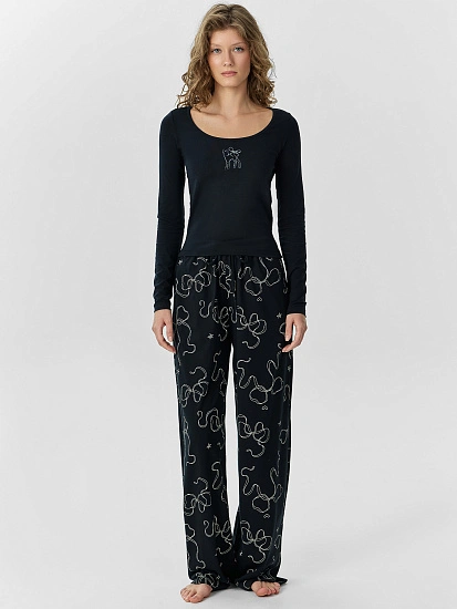 картинка Комплект домашний женский черный с принтом  от магазина стильной одежды Mark Formelle