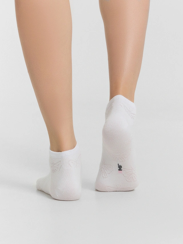 Носки женские белые с узором в виде бабочек - 4