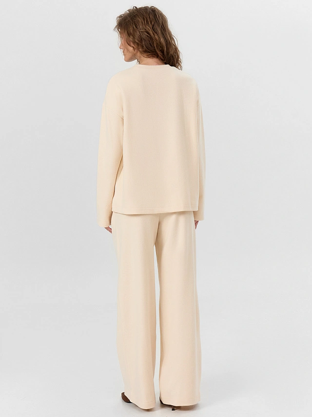 Комплект женский бежевый: джемпер и брюки - 2