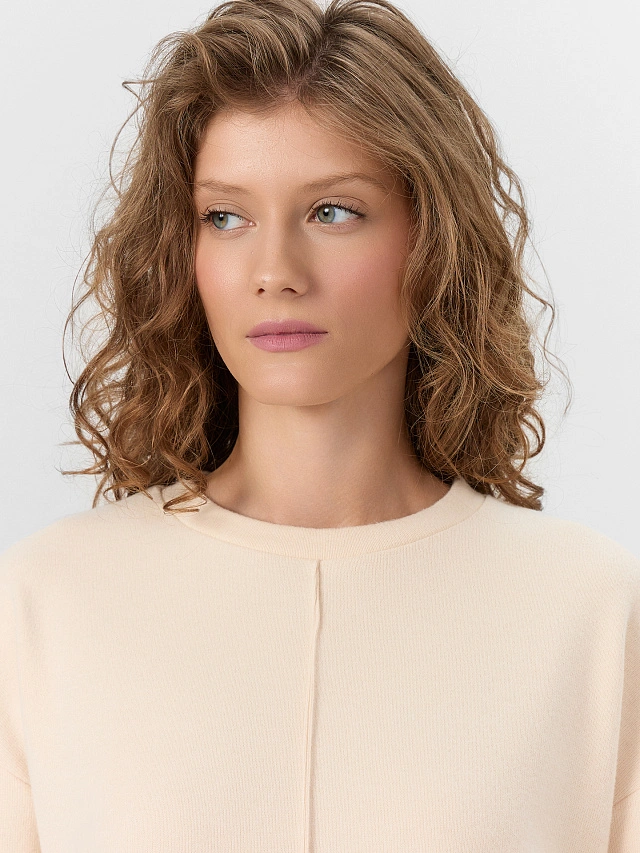 Комплект женский бежевый: джемпер и брюки - 6