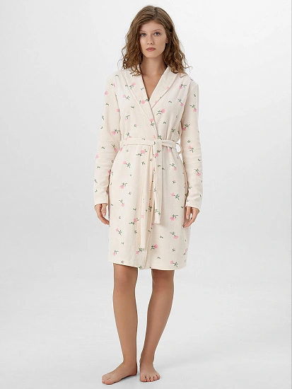 картинка Халат женский бежевый от магазина стильной одежды Mark Formelle
