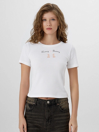 картинка Футболка женская белая с надписью "Honey Bunny" от магазина стильной одежды Mark Formelle