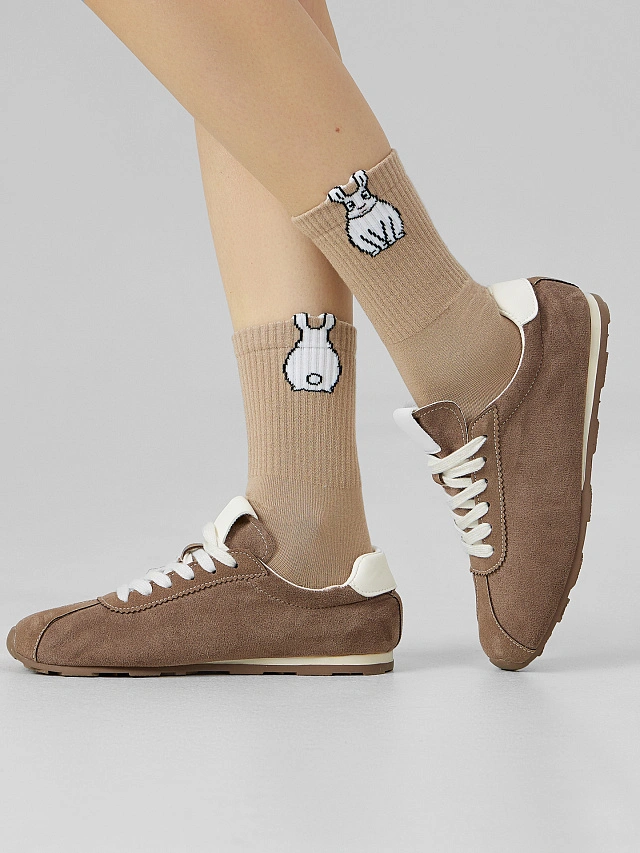 Носки женские коричневые с рисунком в виде кролика - 5