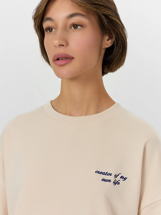 Свитшот женский бежевый с надписью "Creator of my own life" - 5