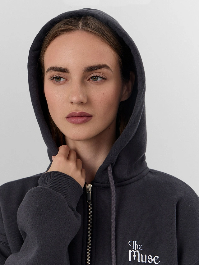 Толстовка женская серая с надписью "The muse era" - 5