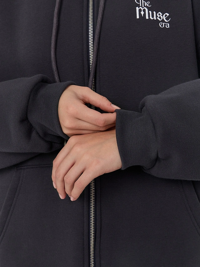 Толстовка женская серая с надписью "The muse era" - 7