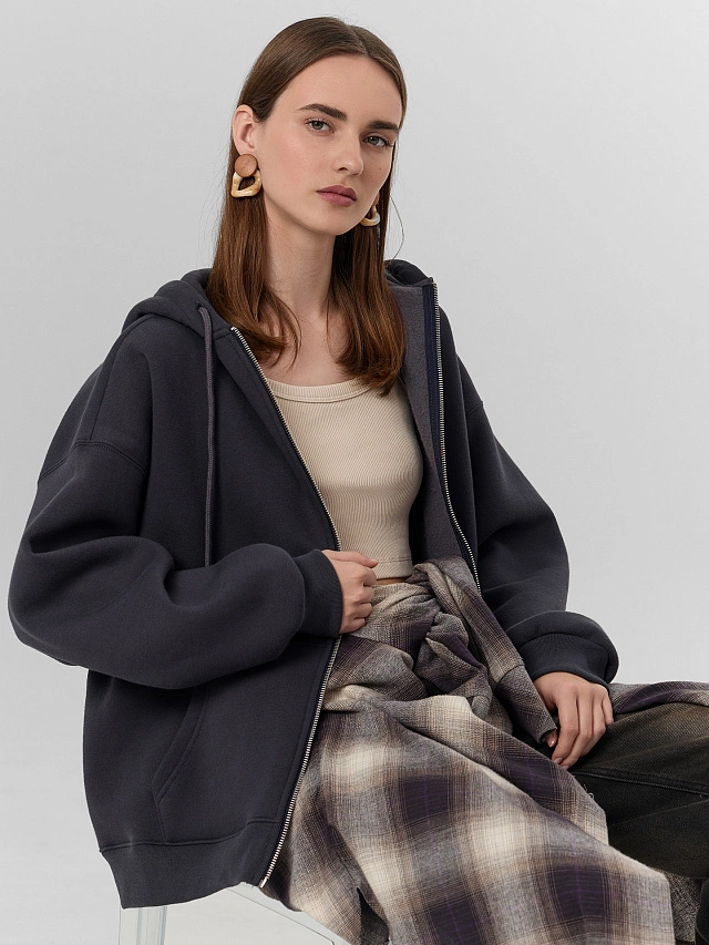 Толстовка женская серая с надписью "The muse era" - 10