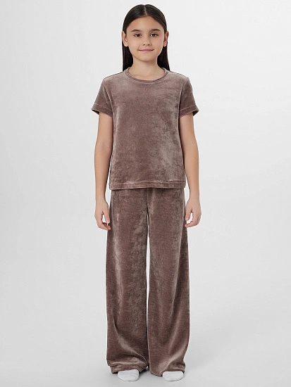картинка Комплект для девочек коричневый велюровый от известного бренда одежды для девочек Mark Formelle