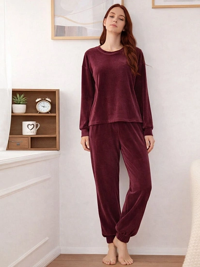 картинка Комплект женский бордовый велюровый  от магазина стильной одежды Mark Formelle