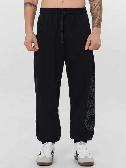 картинка Теплые брюки джоггеры мужские черные с начесом от магазина мужской одежды Mark Formelle