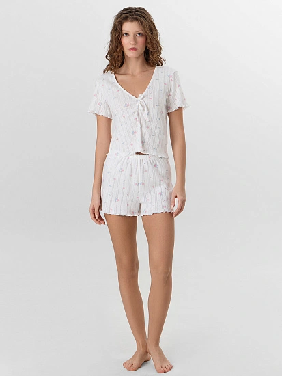 картинка Комплект домашний женский белый с цветочным принтом от магазина стильной одежды Mark Formelle