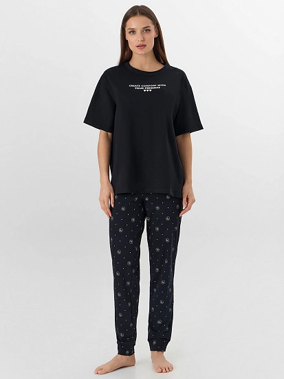 картинка Комплект домашний: футболка и брюки с принтом  от магазина стильной одежды Mark Formelle