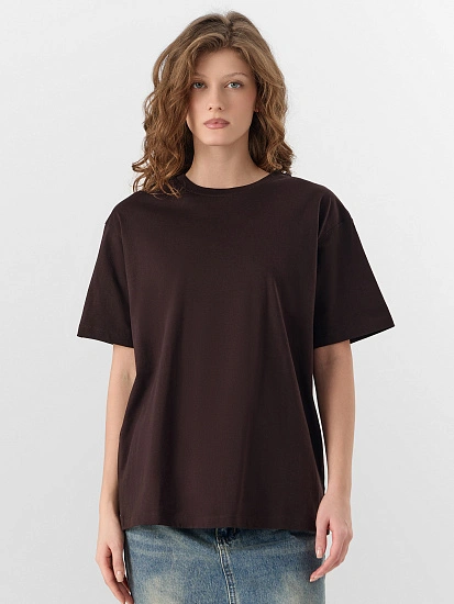 картинка Футболка базовая женская коричневая от магазина стильной одежды Mark Formelle