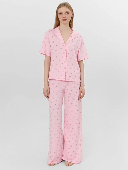 картинка Комплект домашний женский розовый с цветочным принтом  от магазина стильной одежды Mark Formelle