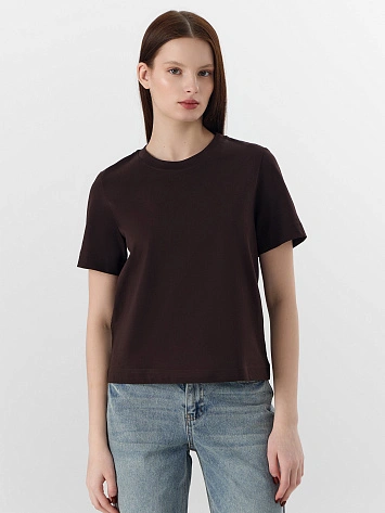 Футболка женская коричневая прямого кроя укороченная