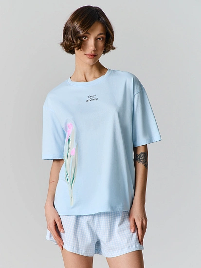 картинка Комплект домашний женский голубой: футболка и шорты от магазина стильной одежды Mark Formelle