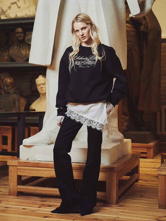 Теплый свитшот женский черный с начесом - 2