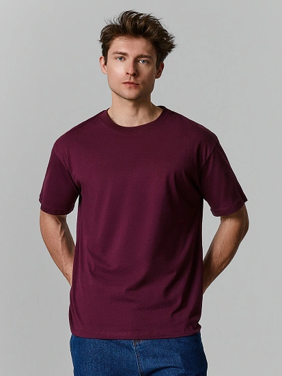 картинка Футболка базовая мужская бордовая от магазина мужской одежды Mark Formelle