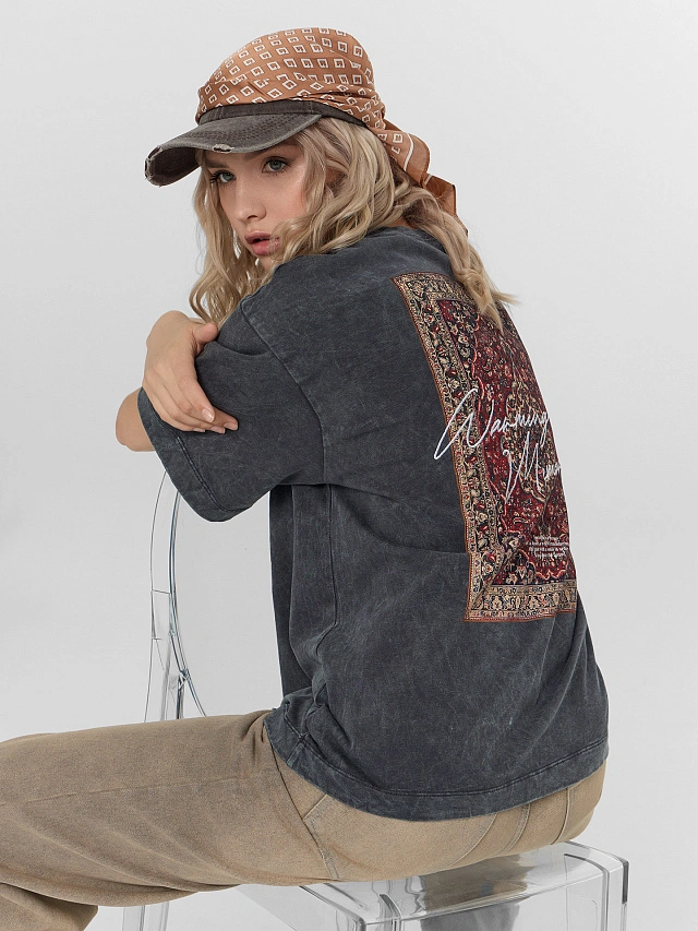 Футболка оверсайз женская серая с принтом винтажного ковра - 9