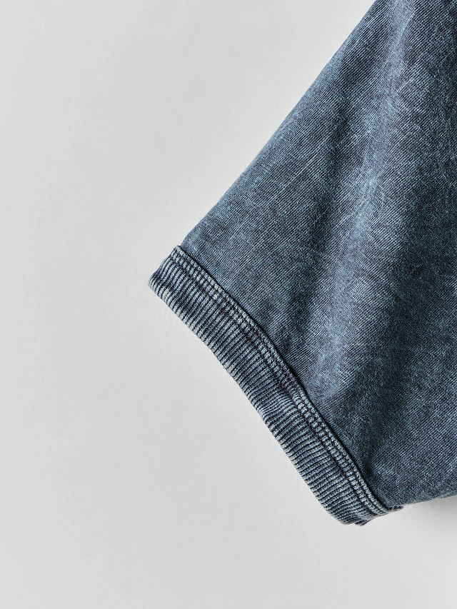 Футболка для мальчиков серая с принтом и обработкой эйсид - 7