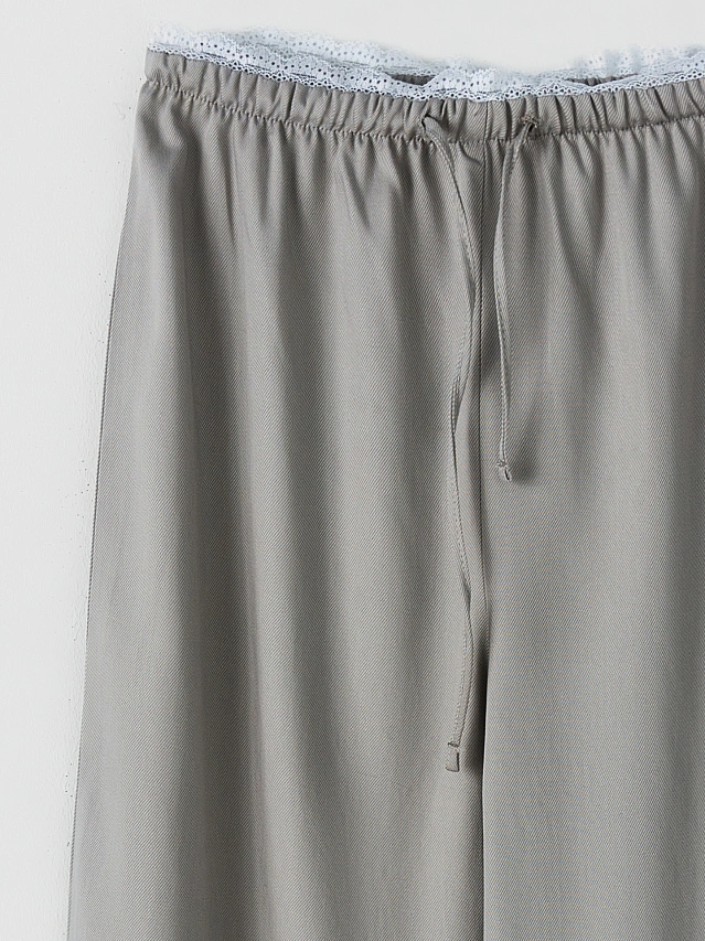 Брюки женские серые прямые с декоративным кружевом - 6