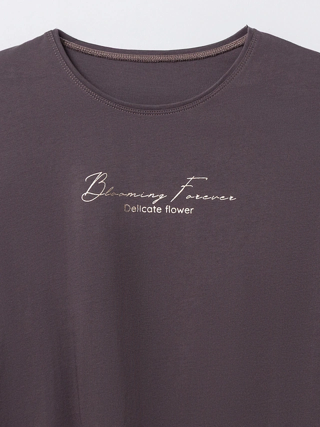 Футболка женская фиолетовая с принтом и надписью из хлопка - 7