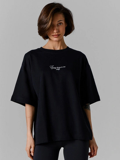 картинка Футболка спортивная женская черная оверсайз от магазина стильной одежды Mark Formelle